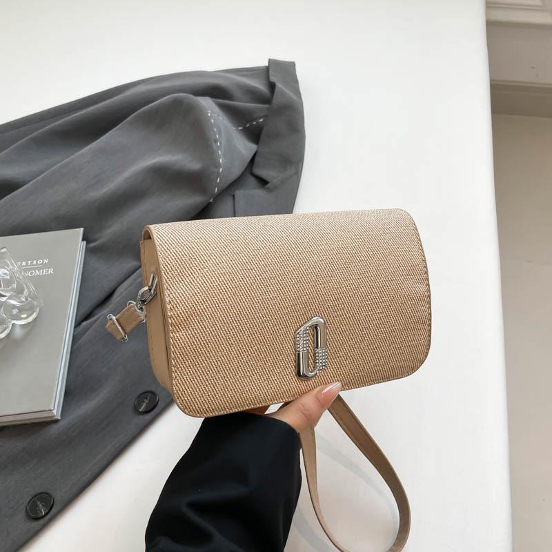 

Стильная и простая мягкая маленькая квадратная сумка 2025 новая сумка темперамент сумка на плечо кроссбоди женская сумка хаки