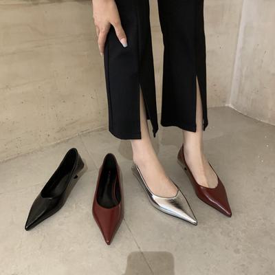 Flache Einzelne Schuhe Damen 2025 Frühling neue Produkte spitze Zehen flacher Ausschnitt V-Ausschnitt Schuhe Kitten-Absatz Schuhe Temperament einfach und bequem wo