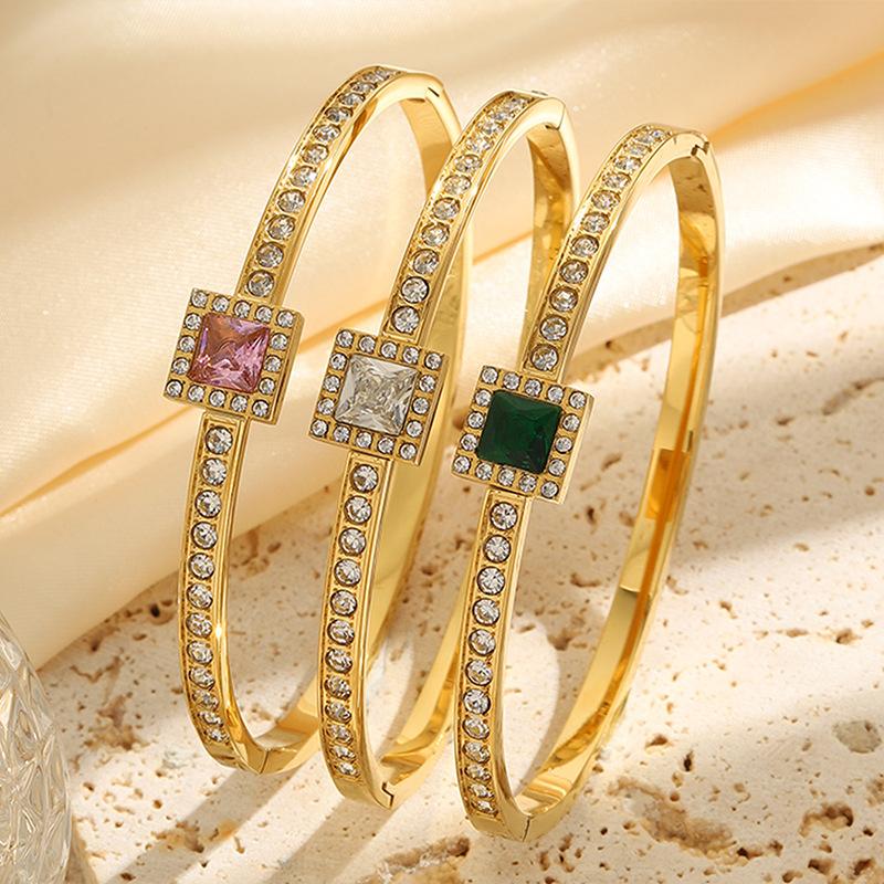 Light Luxury and High-end Square Female Emerald Baby's Breath Bracelet Bracelet
