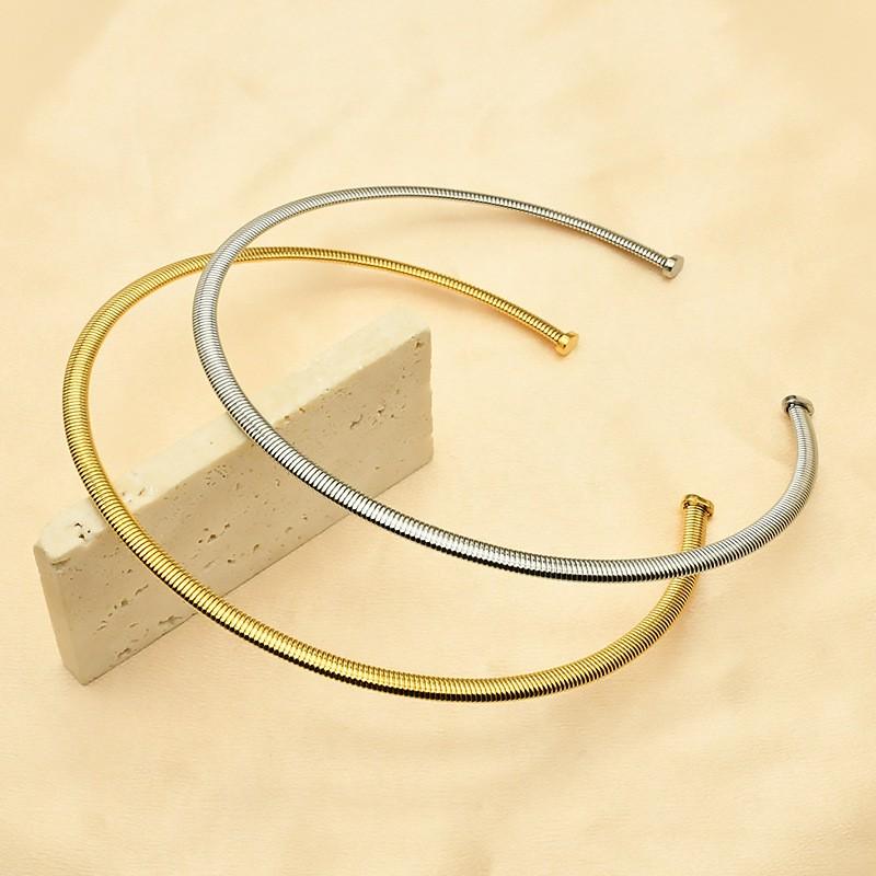 Colier Guler din Oțel Titanic Cu Deschidere Elastică Design Geometric Femei Placat cu Aur 18K Reglabil 31-40cm