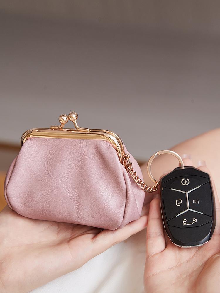 Retro Japanese Mini Clasp Coin Purse - Creative & Portable Coin Storage.