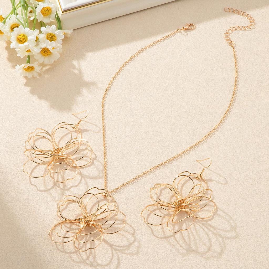 1 pair of hollow flower necklaces, earrings, sets, high-end temperament, elegant style, niche high-end