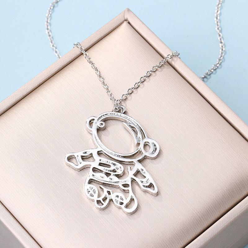 Bouncing Sweater Chain Jewelry Astronaut Astronaut Astronaut Stainless Steel Necklace Men's and Women's Versatile Neck Chain