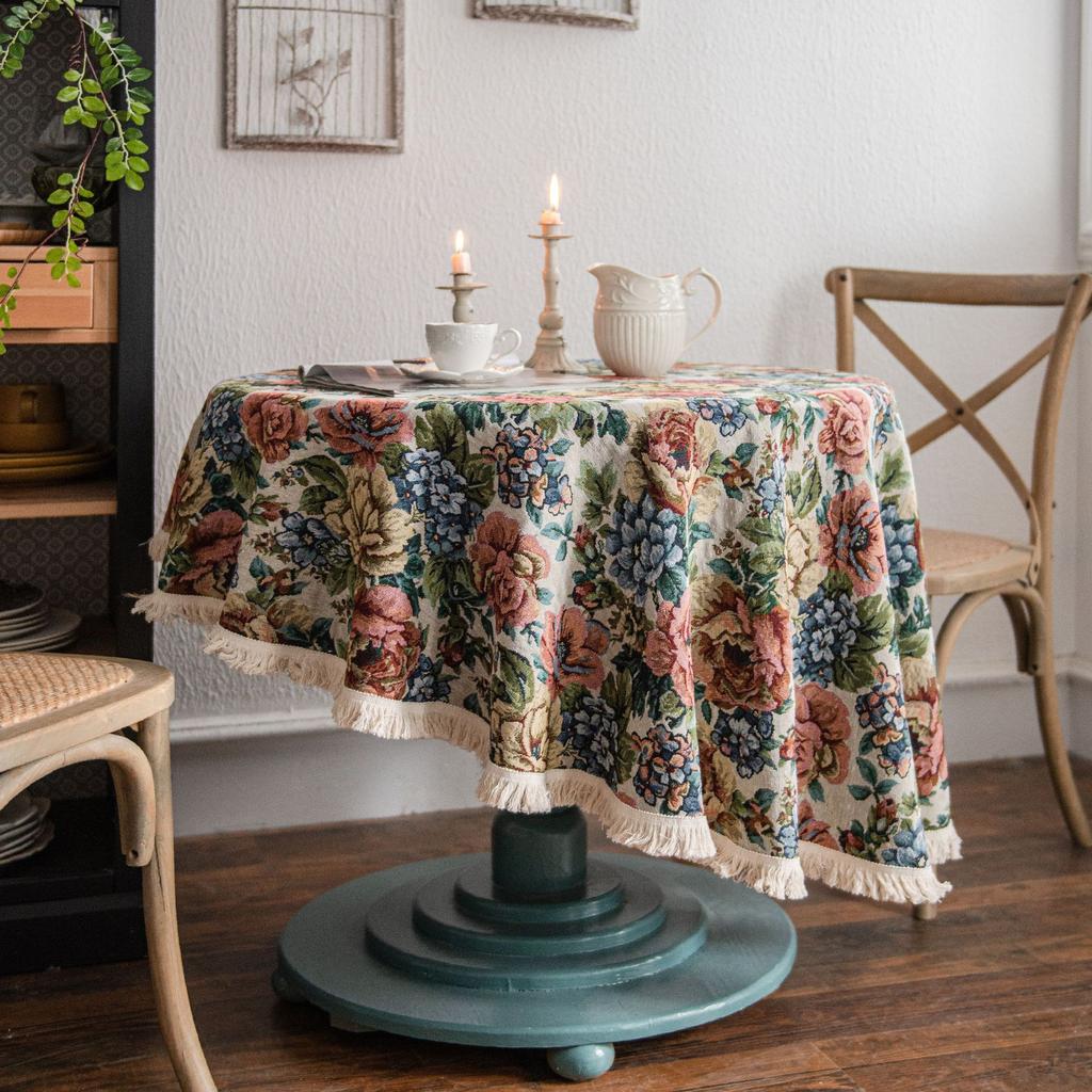 Round Tablecloth with Vintage Floral Embossed Design, Machine-Woven Decorative Table Cover for Home, Picnic, Camping, Wedding, Birthday Party, Dining