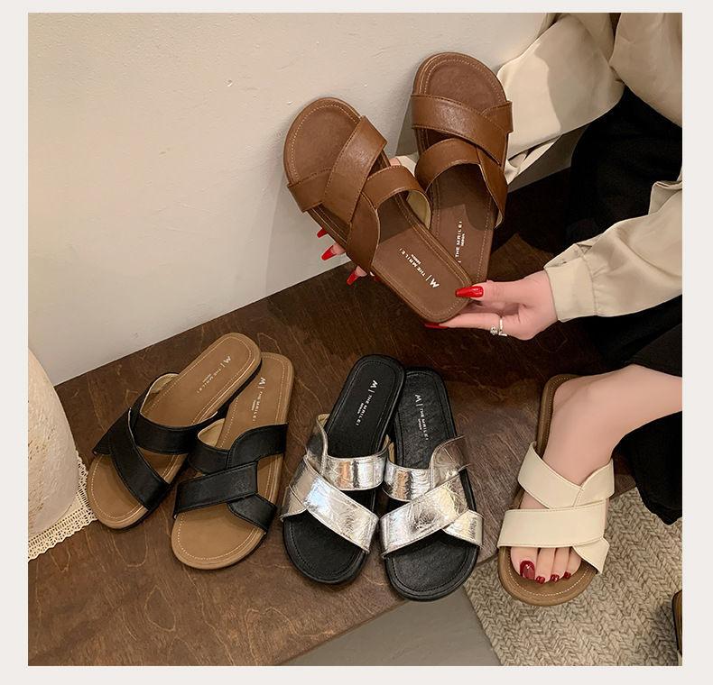Cross-strapped slippers women's summer wear 2025 new French retro style casual flat-bottomed beach non-slip sandals