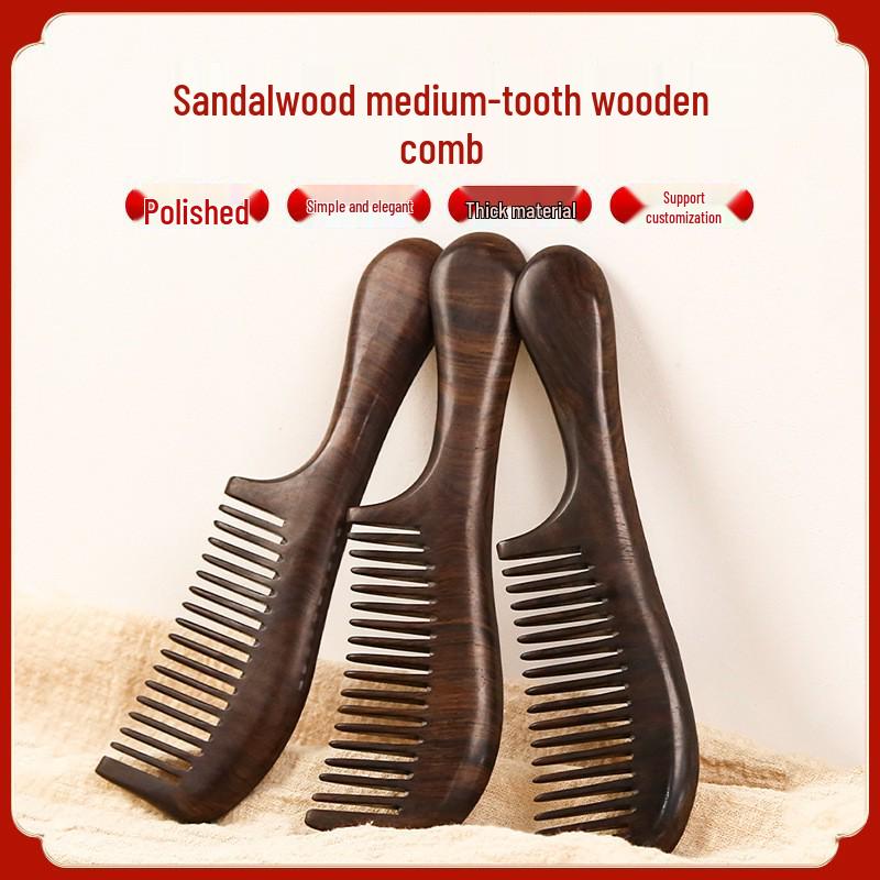 

Гребень из черного сандала со средними зубьями и резным логотипом Medium