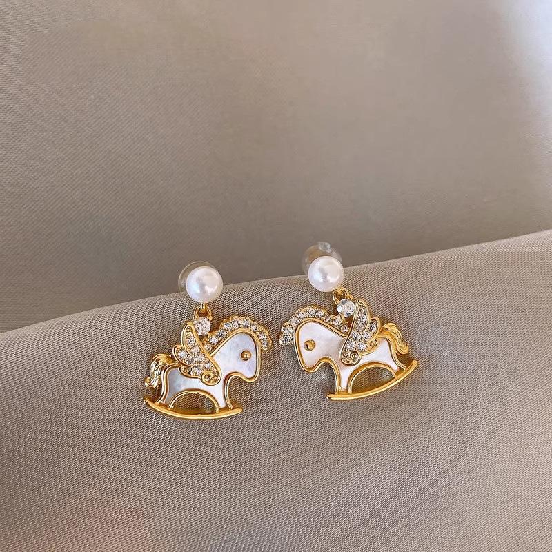 14k Gold-Plated Zircon Shell Horse Stud Earrings - Luxurious and Exquisite Design