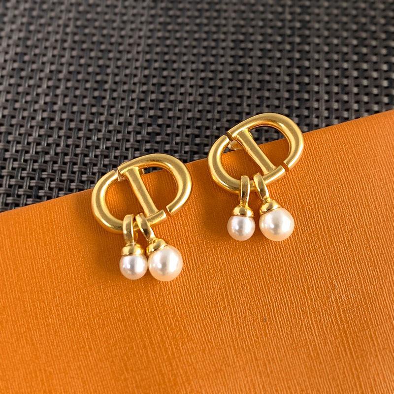 Niche Design CD Letter Pearl Stud Earrings - Elegant, Versatile, High-End Fashion Accessories
