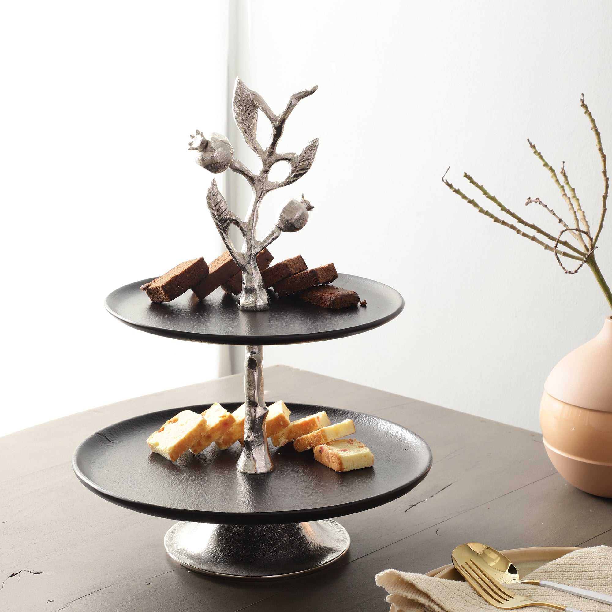 Pomegranate Two Layer Cake Stand – Decorative Tiered Cake Stand for Serving & Display | 28 x 28 x 37 cm 28 x 28 x 37 cm чёрный