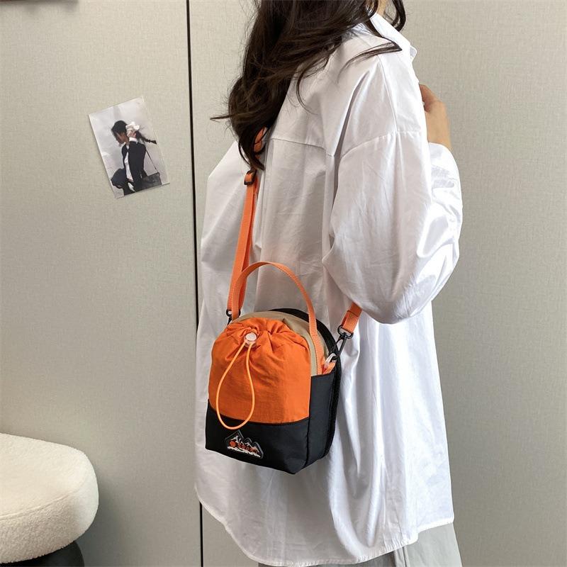 New High-value Outdoor Mountaineering Multi-purpose Messenger Kettle Bag, Women's Outdoor Leisure Walking Light Mobile Phone Bag