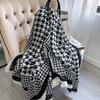 Luxury Brand Autumn and Winter Women New Style Fashion Color Matching Print Silk Scarf Lady Popular Headcloth Beach Shawl