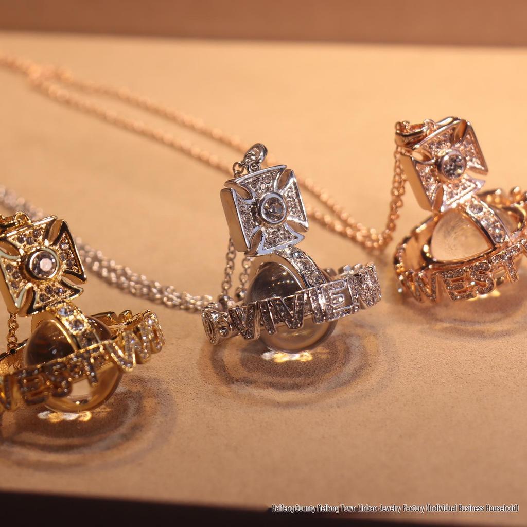 Kejsarinna änka 3D Bokstav UFO Klot Halsband & Saturnus Helt Diamant Planet Örhängen Set