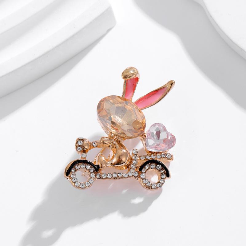 Rhinestone Lovely Rabbit Ridding Bicycle Brooches Exquisite Female Love Heart Bunny Brooch Pins Jewelry Gifts