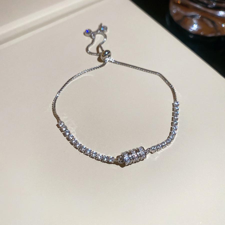 Zircon Heart Bow Pendant Bracelet: Stylish, Versatile Hand Jewelry with a Luxurious, High-End Feel.
