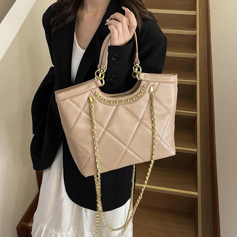 This year's popular bag women's bag 2025 new niche diamond chain bag texture popular commuter shoulder messenger bag