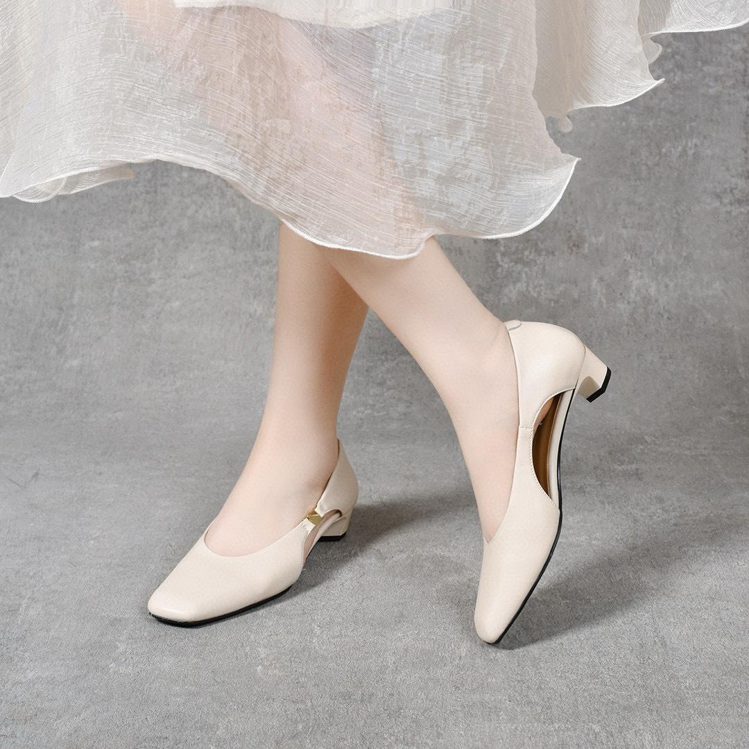 

Босоножки с квадратным носком женские летние нишевые персонализированные дизайнерские полые на низком каблуке женские туфли полностью кожаные на высоком каблуке внутри и снаружи 40 бежевый