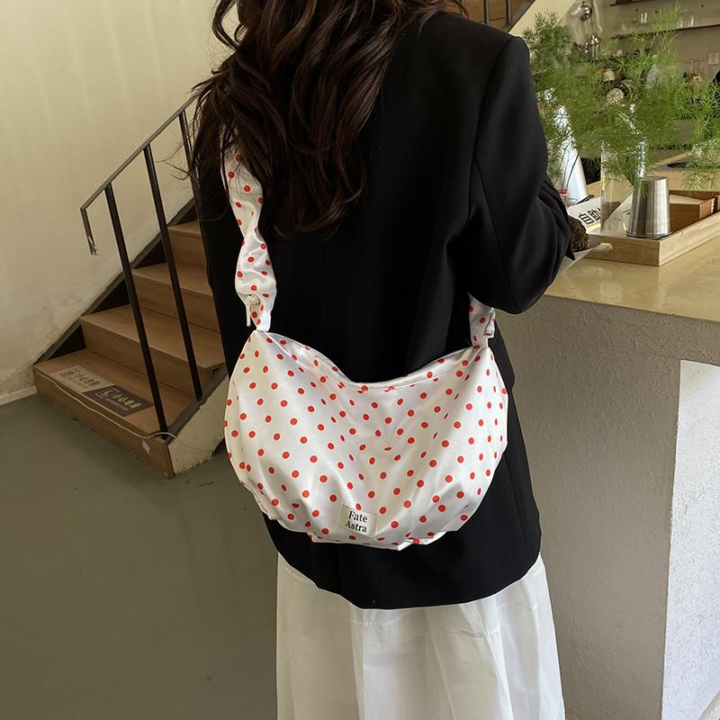Bolso de Tela Fashi Sweet de Lunares para Mujer Gran Capacidad Media Luna Bolsos de Hombro Juveniles Elegantes Bolsos de Mano Casuales Fruncidos