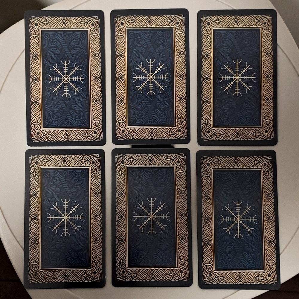 Runisches Tarot-Deck 10,3*6cm in russischer Sprache 78 Stück Tarotkarten basierend auf den Göttern und der Mythologie der nordischen Länder