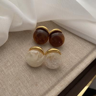French Retro Irregular Geometric Temperament Stud Earrings Premium Retro Design Resin Commuter Earrings