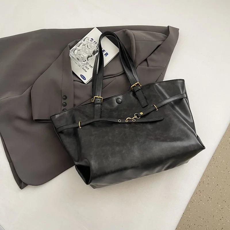 Women's Vintage Large Capacity PU Leather Tote Bag Metal Buckle Strap Accents Top - Handle Shoulder Carry Bags For Winter 2026