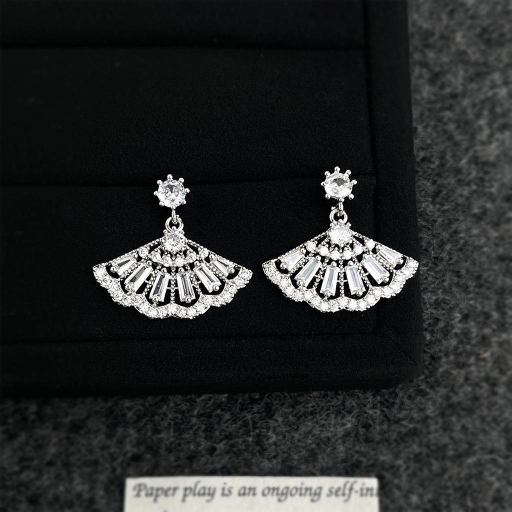 "Ci Mu Er Er" Retro Chinese Style Fan Earrings - Artistic Zirconia Earrings for Women, Light Luxury.