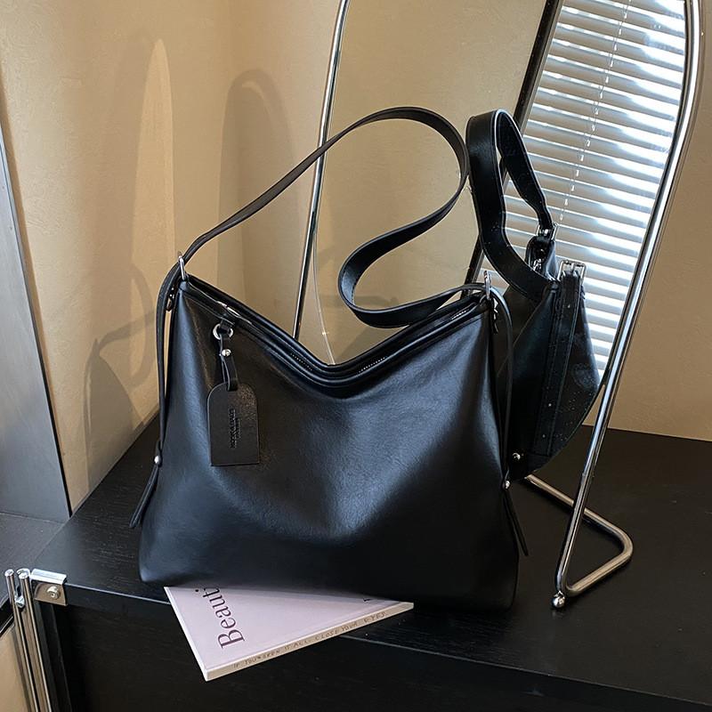 IELGY Ladies Tote Bag Large Capacity Retro Simple Shoulder Crossbody Commuter Bucket Bag