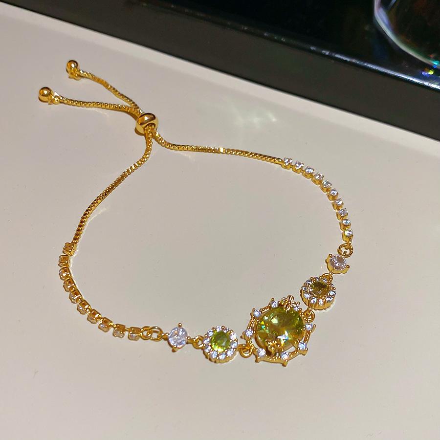 Elegante Bracciale a Pendente Fiore Geometrico in Zirconia Francese – Gioiello da Mano Lussuoso e alla Moda per Donne