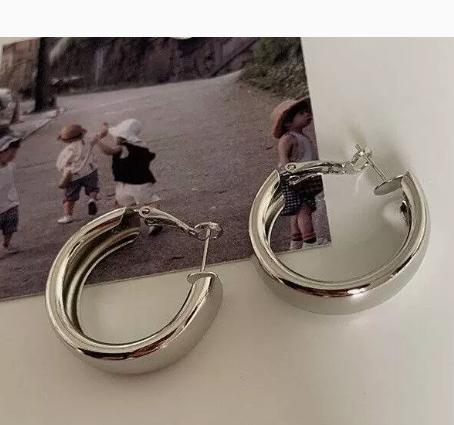 

Unique large hoop earrings with a mirror finish One Size