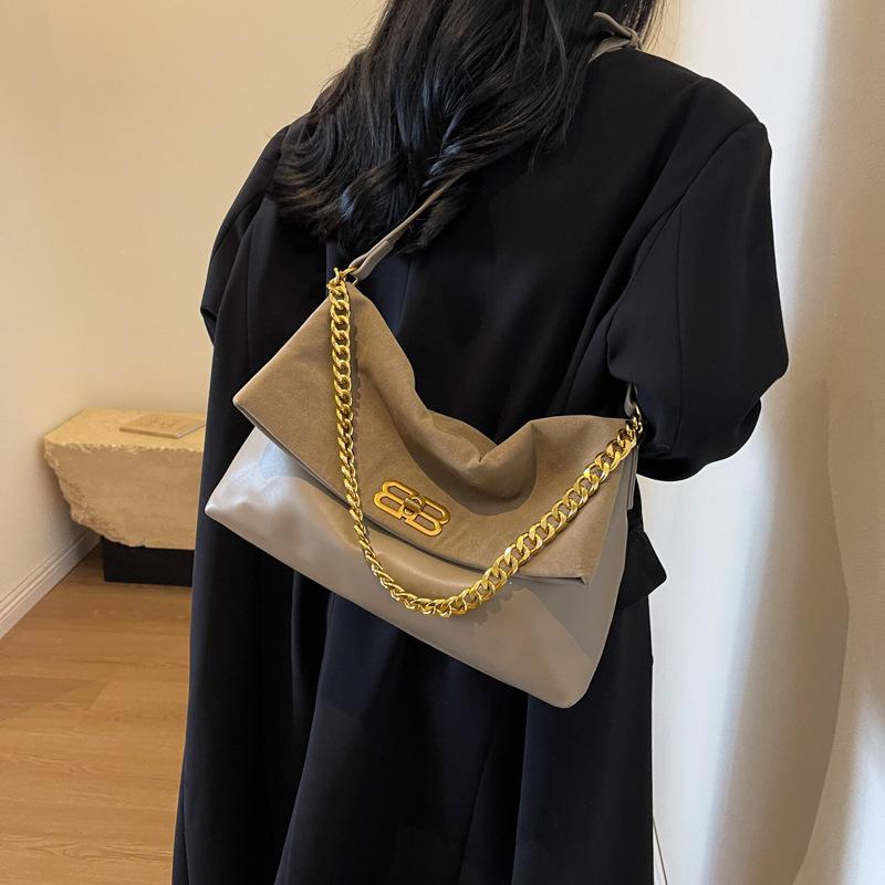 Large-capacity tote bag women's 2025 winter new women's bag high-end light luxury chain single shoulder armpit bag
