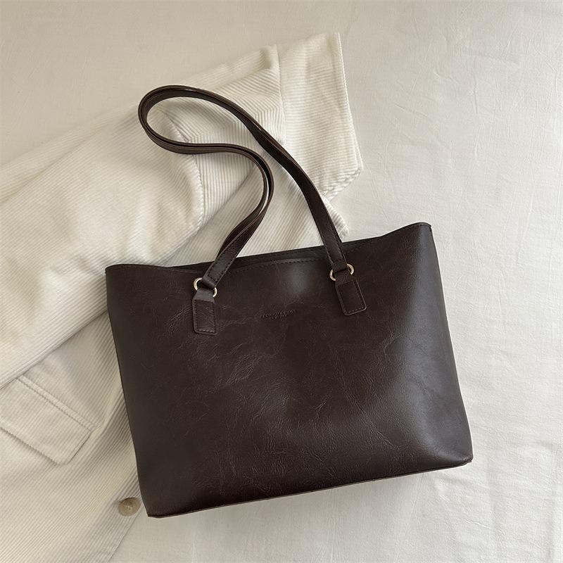 

Casual retro portable commuter bag women s new simple trend versatile tote bag large capacity shoulder bag коричневий