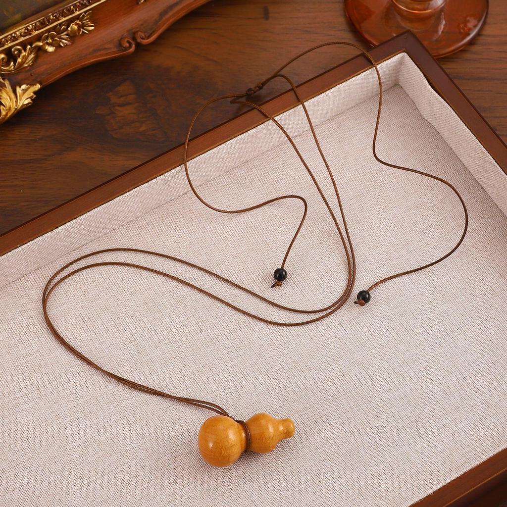 Korean Blogger 2025 Bestseller: Adjustable Black Rope Pendant Necklace - Casual Versatile Fashion Accessory.
