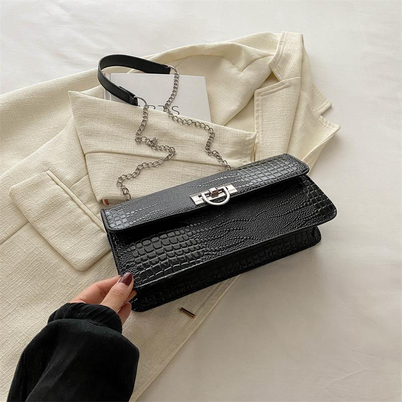 

Сумка женская 2024 новая корейская версия модная ретро маленькая квадратная сумка простая трендовая сумка на цепочке простая сумка через плечо чёрный