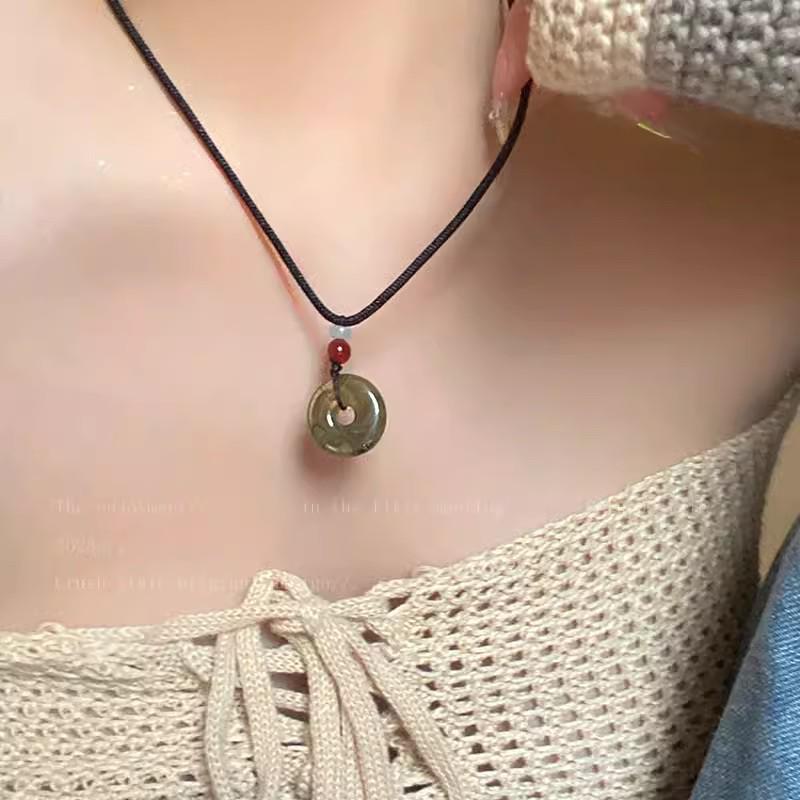 2025 Versatile Beaded Butterfly Necklace for Women - Pearl Clavicle Chain, Retro Style Accessories
