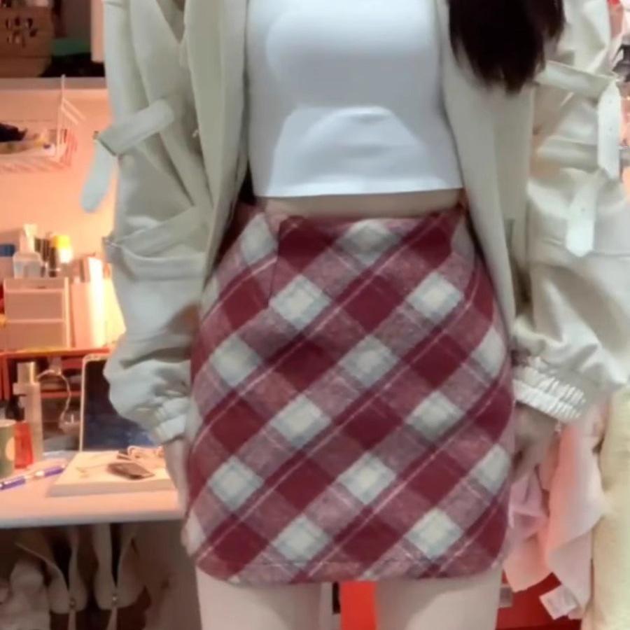 Women's High Waist Woolen Red Plaid A-Line Skirt - Hip-Hugging, Slimming, Autumn/Winter 2026