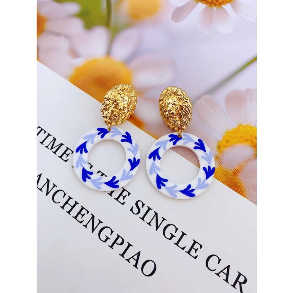 

Модные женские акриловые серьги-гвоздики с головой льва из цинкового сплава, повседневные серьги для женщин