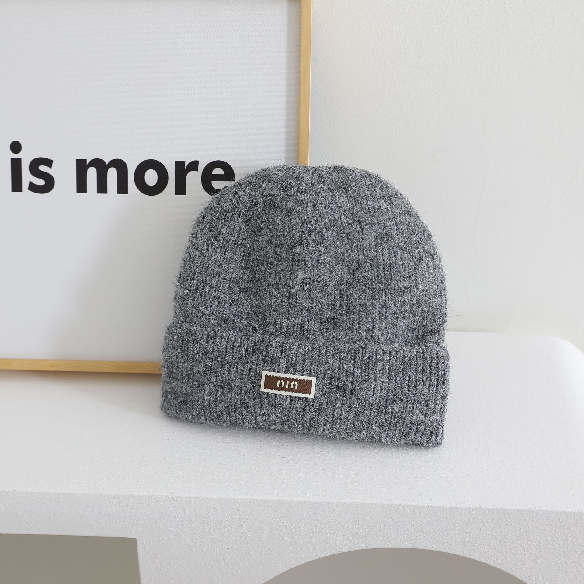 

Шапка вязаная с узором Женская осенне-зимняя Новая теплая и холодная шапка Шапка, подчеркивающая лицо, с маленькой защитой для ушей one size