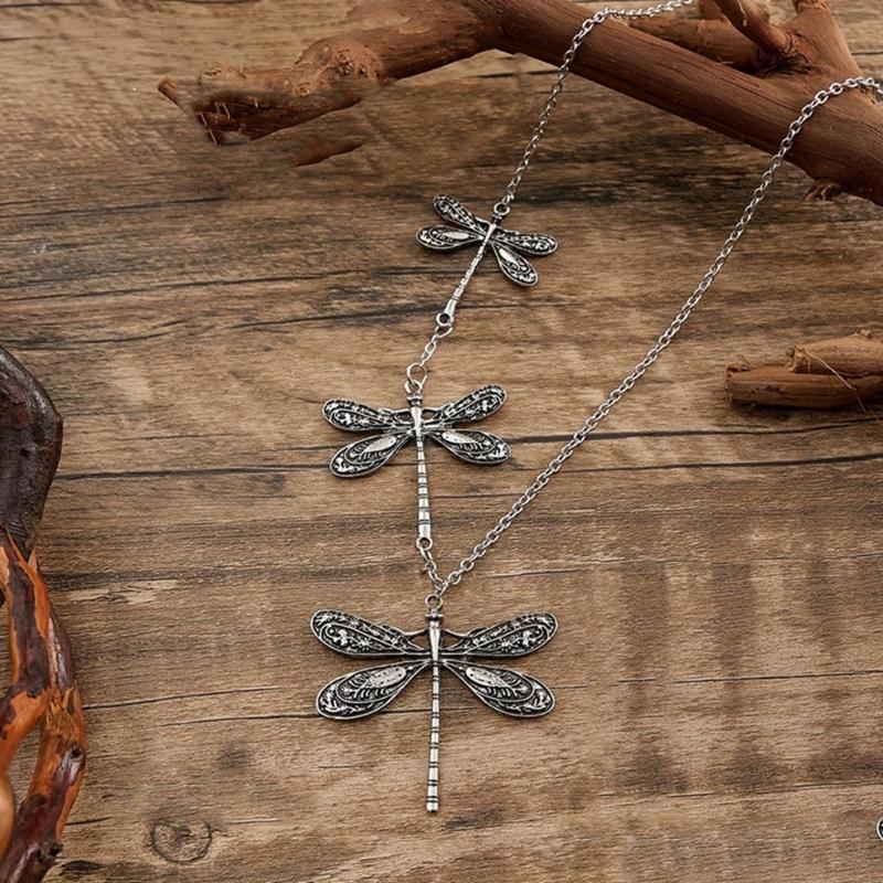 Dragonflies Pendant Necklace Date Jewelry Intricate Charm Necklace Alloy Texture Perfect for Music Festival Fashion Shows