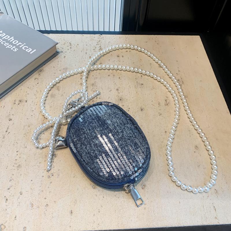 Сумка из жемчужного денима, стильная, расшитая пайетками.