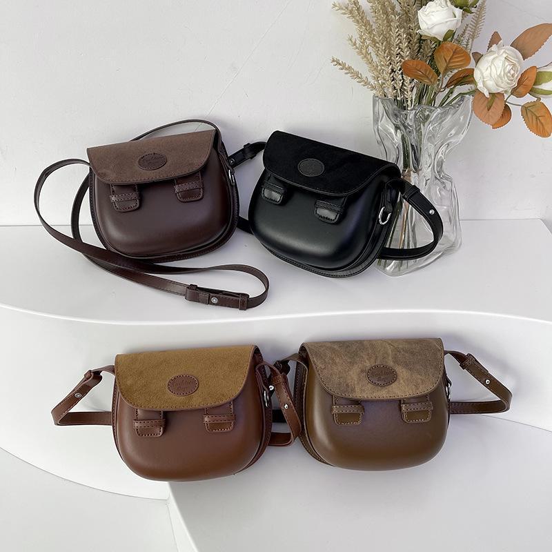 Sacoche rétro haut de gamme pour femme 2024: Design de niche, sac à bandoulière et messager simple et tendance