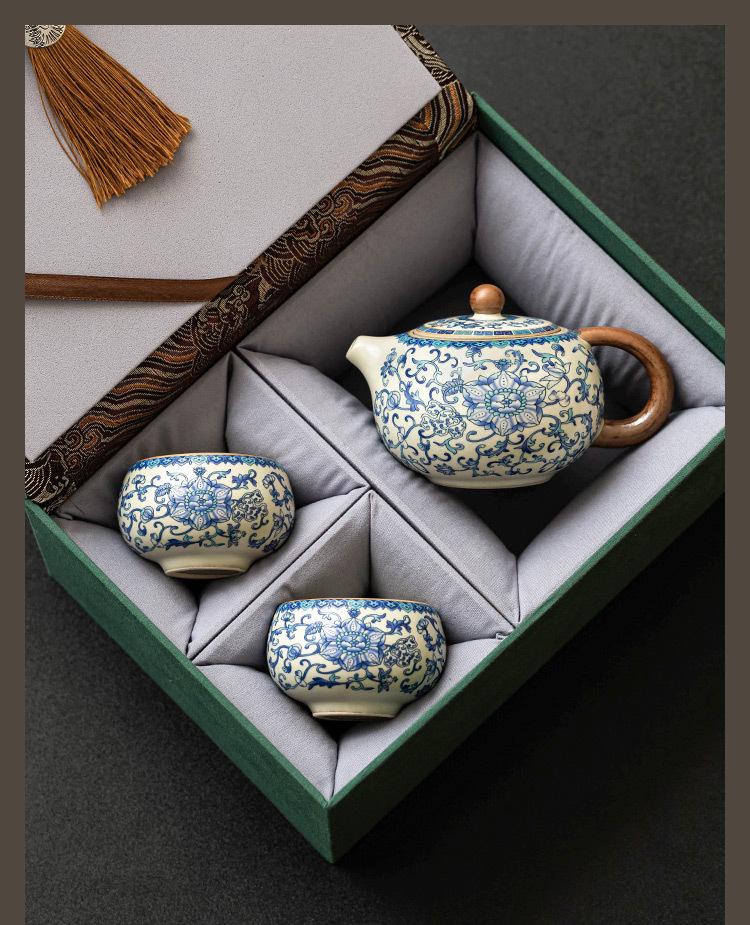 Blue & White Ru Kiln Ceramic Teapot featuring Intertwined Lotus Design – Xishi Style, Perfect for Home Tea Brewing, High-End Chinese Tea Set.