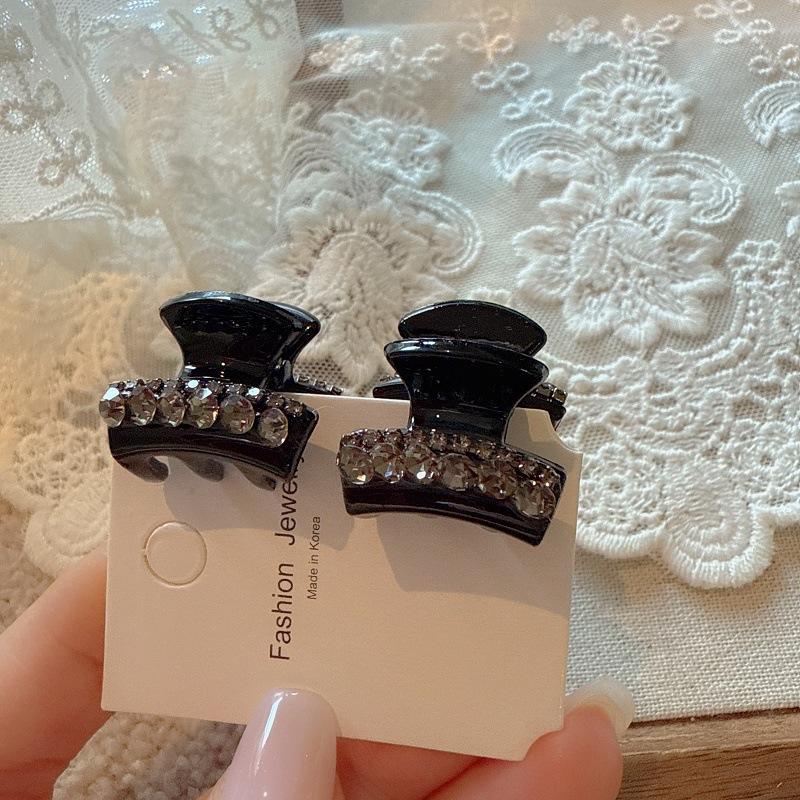 

Корейский стиль легкой роскоши, пара боковых зажимов, инкрустированных бриллиантами, элегантное и изысканное чувство, маленький зажим-краб с бриллиантами