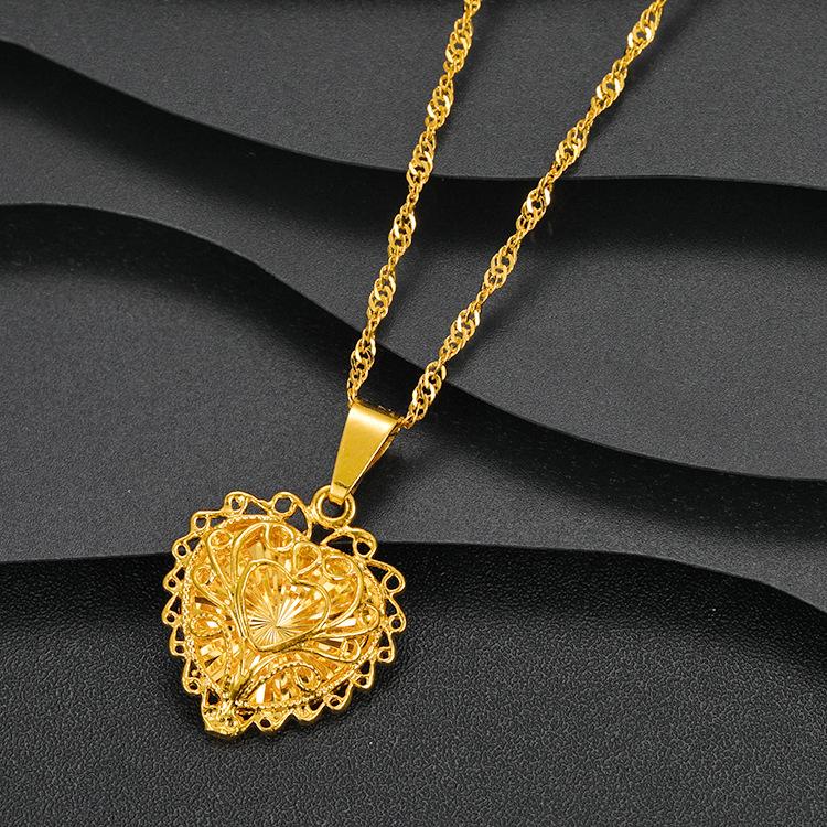 

Versatile Gilded Brass Openwork Heart Clavicle Necklace for Women