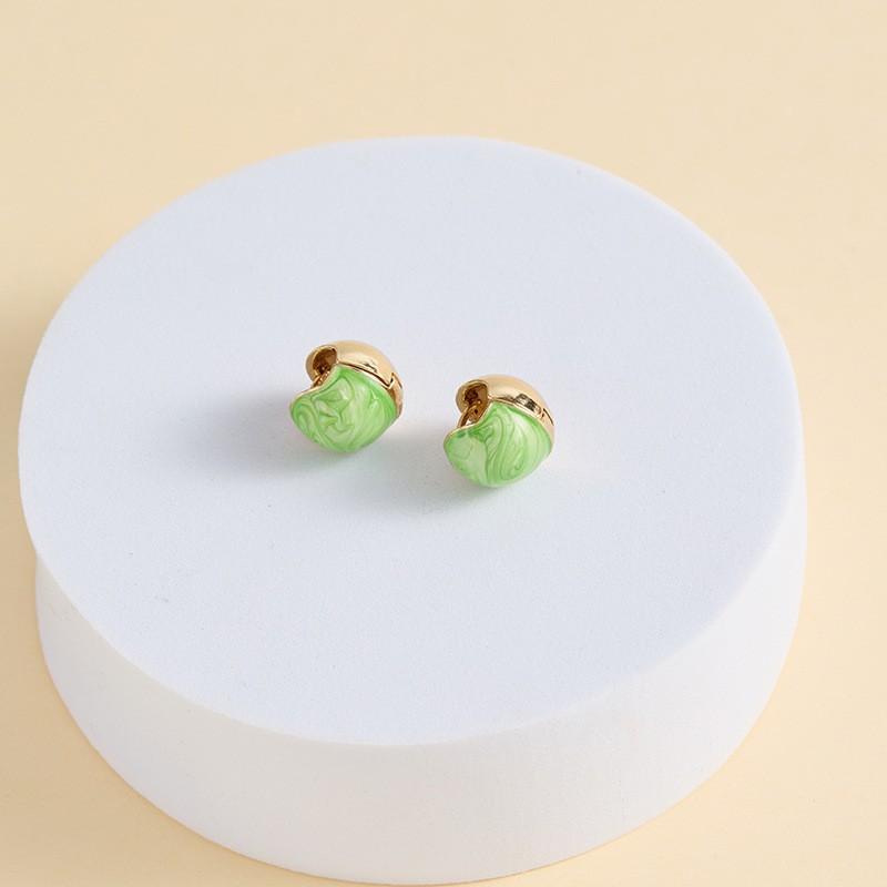 French Retro High-End Oil Drip Buckle Earrings, Fresh Temperament Niche Design Earrings, Light Luxury Earrings, Earrings.