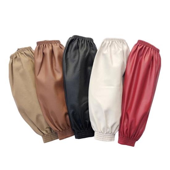 1 Pair Waterproof Arm Sleeves Oil-Proof Imitation Leather Arm Sleeves with Elastic Cuffs Long Protective Covers for Kitchen Labor Industrial Work