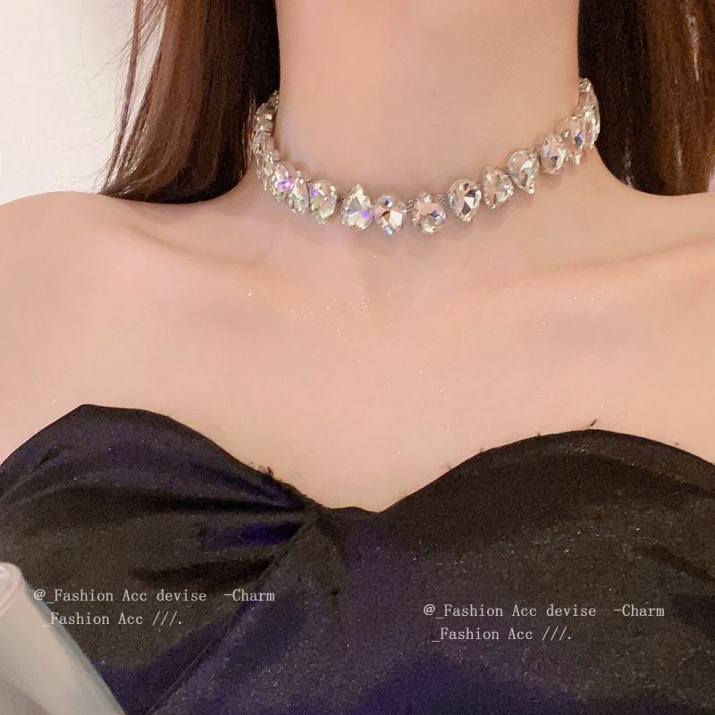 Collier Goutte d'Eau en Cristal Strass Coloré - Style Coréen Luxe Léger Doux Ras du Cou pour Femmes