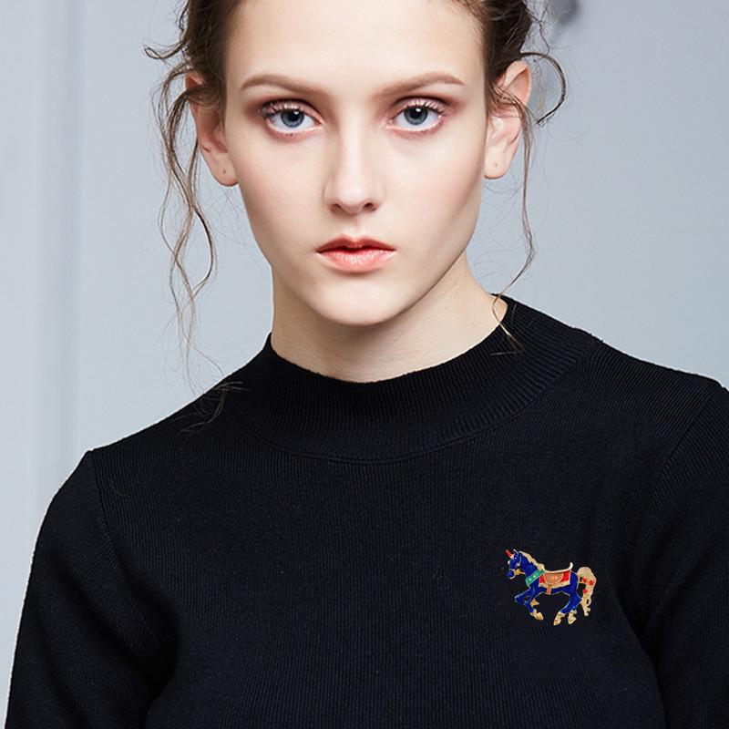 Stylish Enamel Horse Brooch: Unique Oil-Drip Design, Versatile Animal Pin for Suits & Sweaters