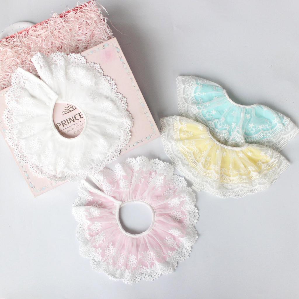 Dekoratif Yakalı Zarif Bebek Dantel Önlük ve Su Geçirmez Şal