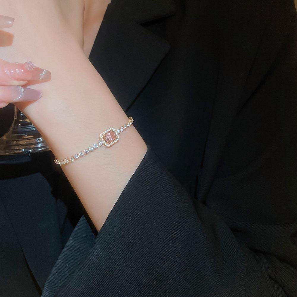 Advanced Zirconia Stone Diamond Pulling Bracelet for Women with Simple Elegant Style Niche Fashion Design Handmade Decoration