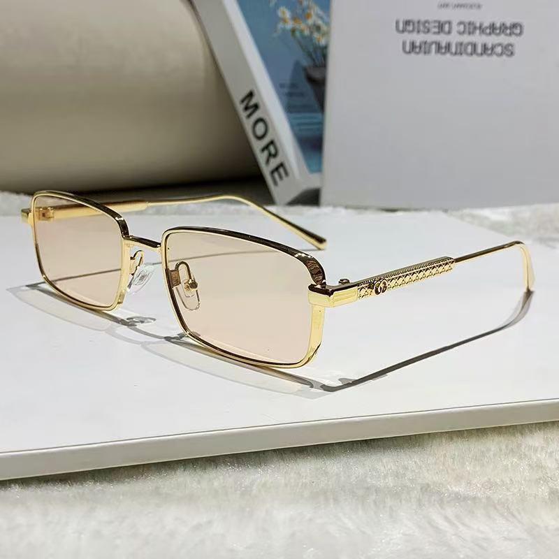 

Европейские и американские повседневные солнцезащитные очки с квадратной оправой 2025 года с металлической гравировкой и защитой от солнца