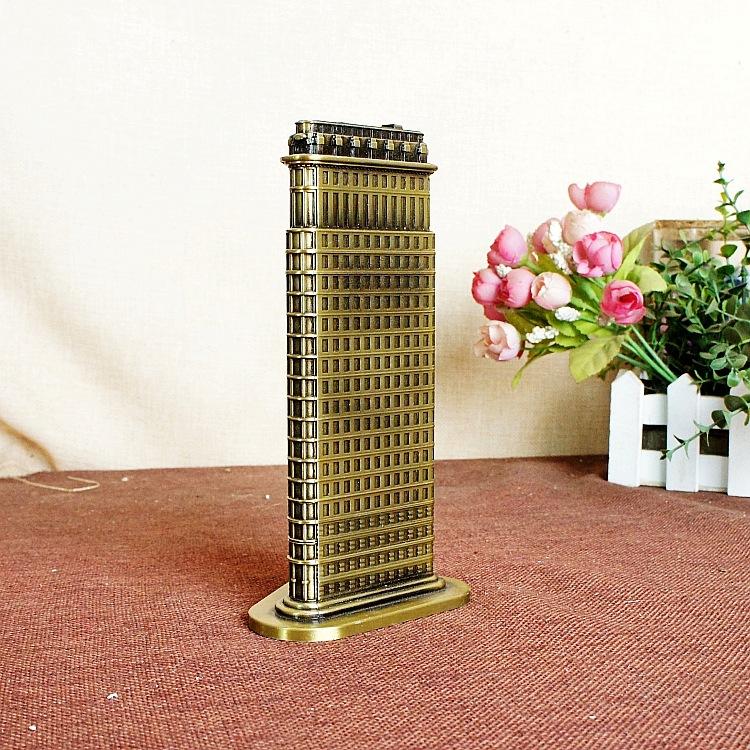 

Souvenir Building Metal New York Flatiron Building Model Desk Decor 18cm